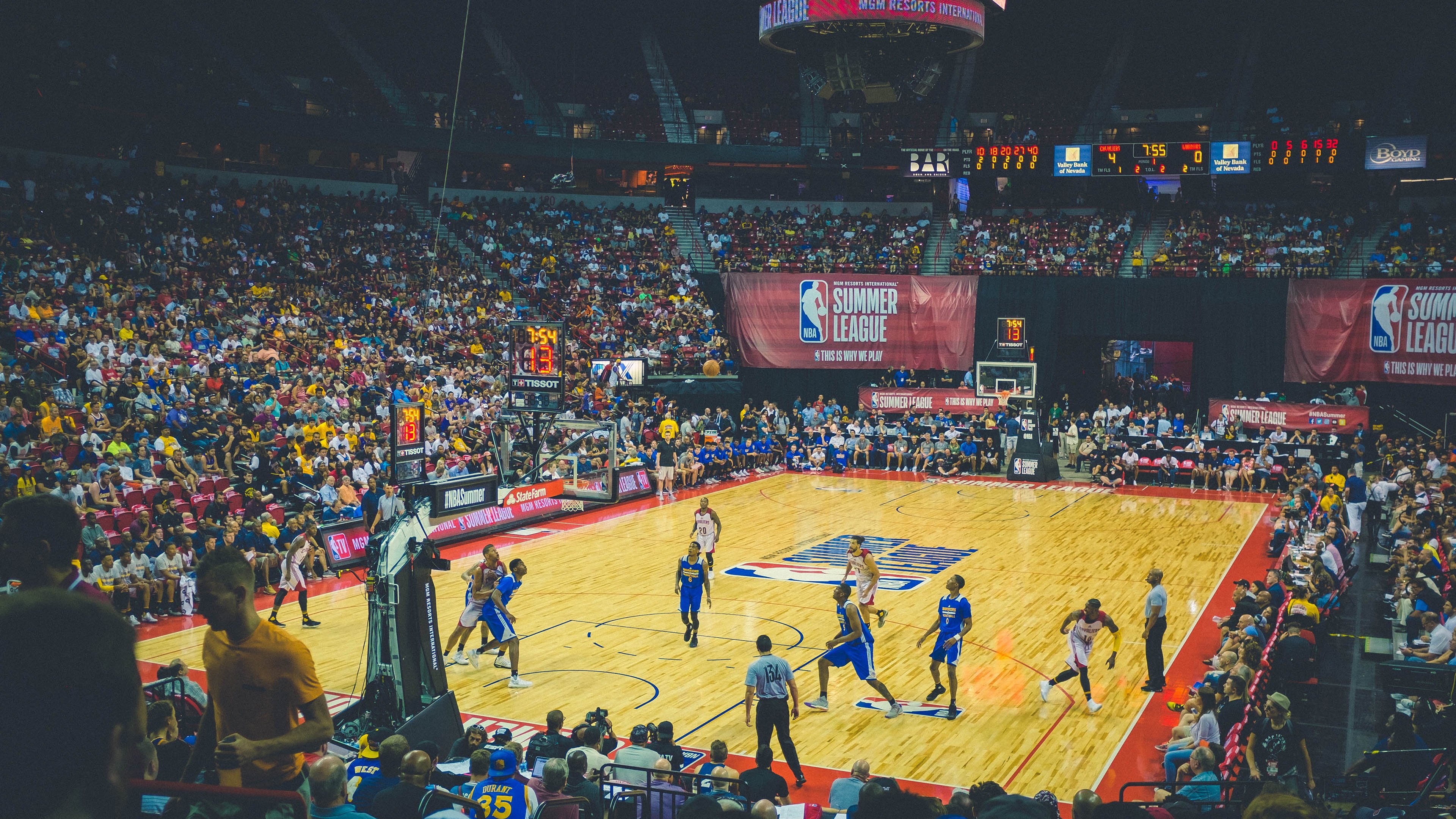 字母哥数据爆表雄鹿球队重返前八，字母哥雄鹿报道视频