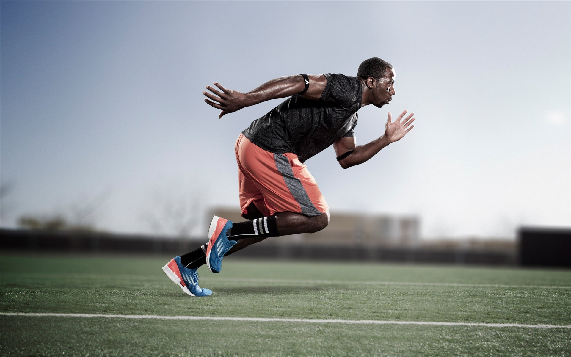 开云首页登录-现场报道：车手情绪与现场氛围，车手团队